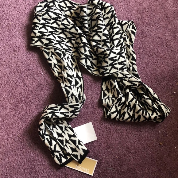 Michael Kors Scarf - Picture 1 of 2